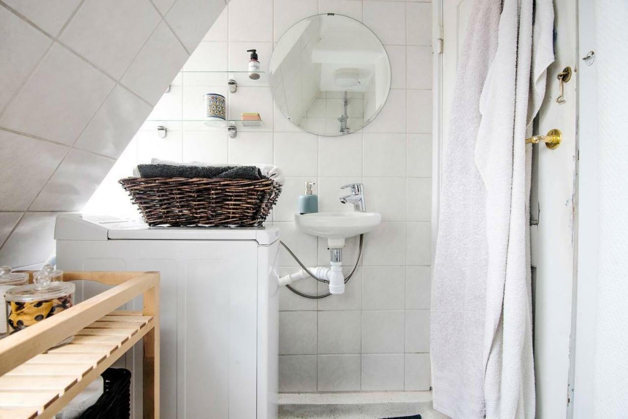 Cosmopolitan And Cozy Flat In The Center Of Cph Leilighet